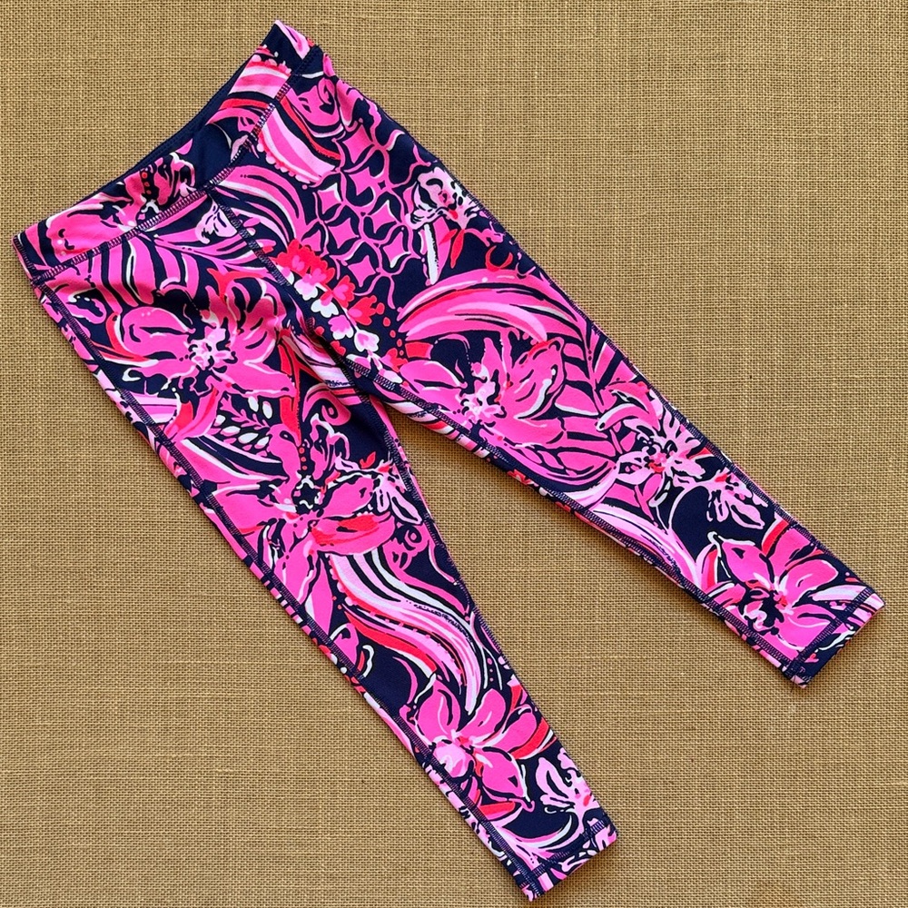 Like new Lilly Pulitzer Pink and Navy Luxletic Floral Leggings Sz 4/5